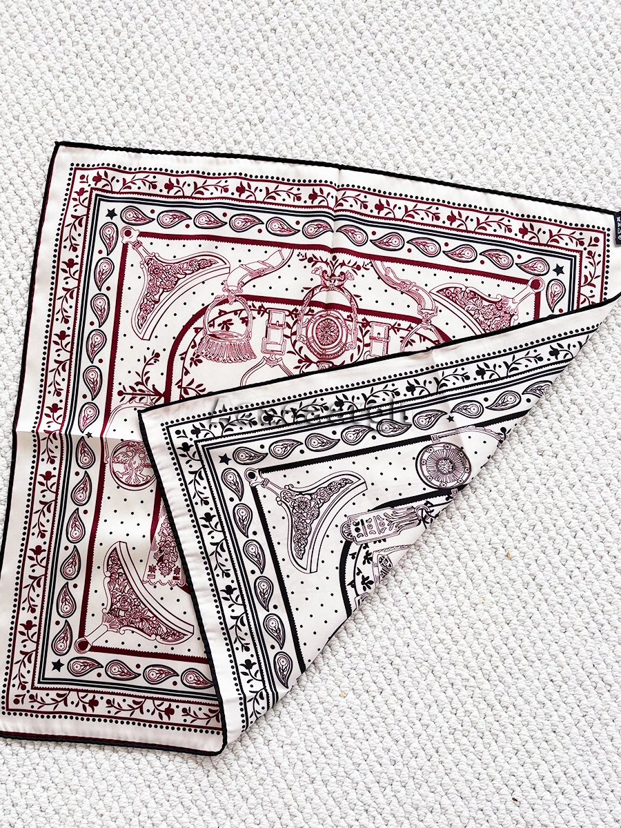 Double Faced Print Scarf Silk  - Luxury Bags Hong Kong incelemesi ve fiyatı